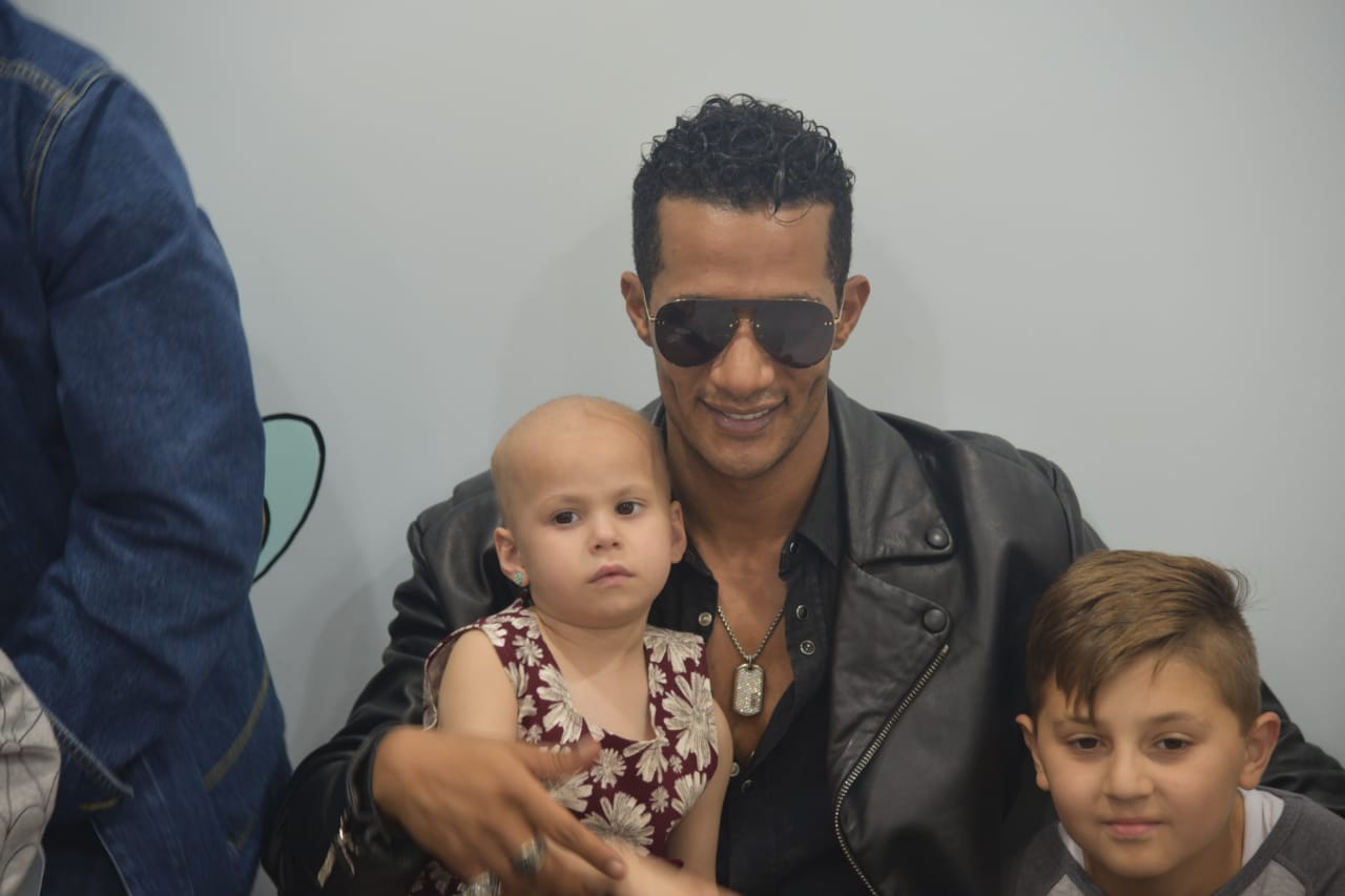 محمد رمضان في زيارة خاصة لمركز سرطان الاطفال في مستشفى الروم