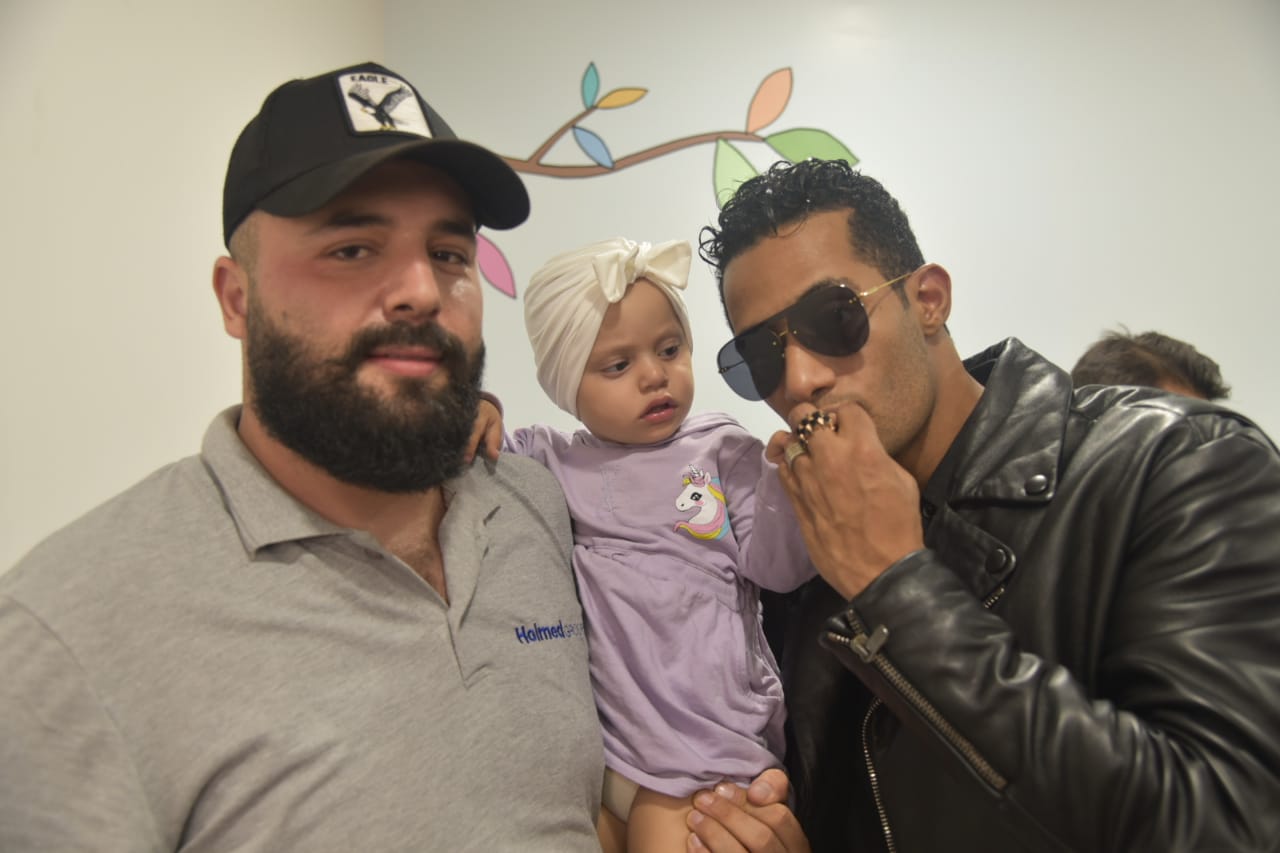 محمد رمضان في زيارة خاصة لمركز سرطان الاطفال في مستشفى الروم