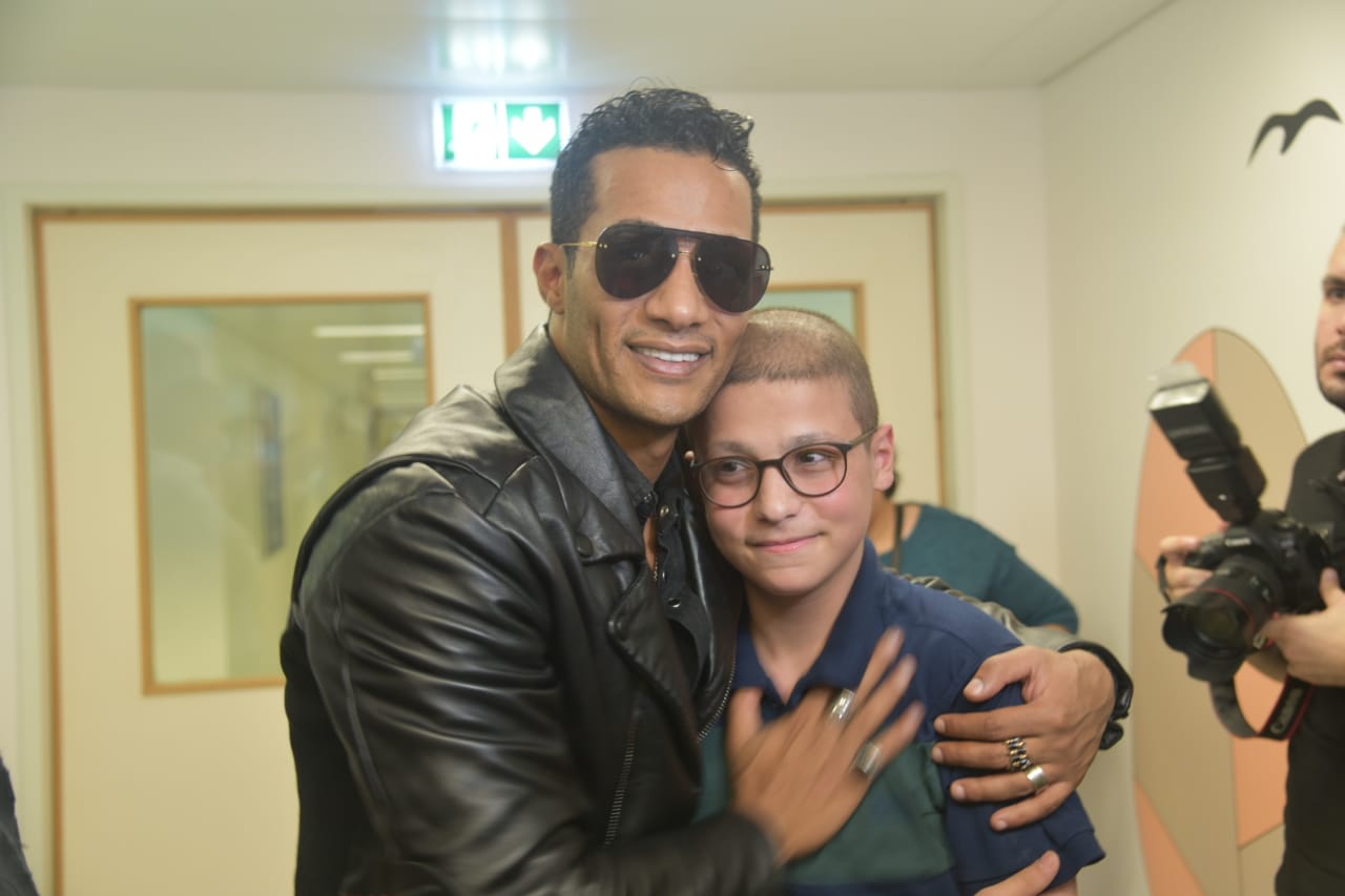 محمد رمضان في زيارة خاصة لمركز سرطان الاطفال في مستشفى الروم