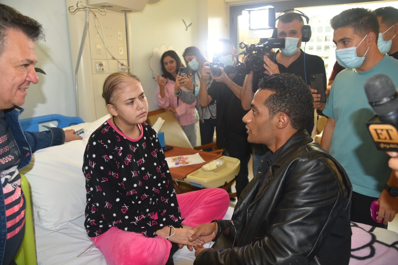 محمد رمضان في زيارة خاصة لمركز سرطان الاطفال في مستشفى الروم