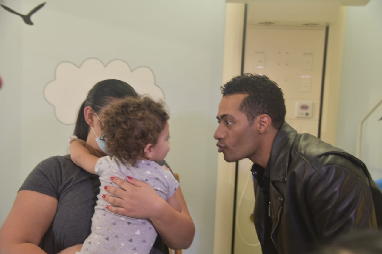 محمد رمضان في زيارة خاصة لمركز سرطان الاطفال في مستشفى الروم