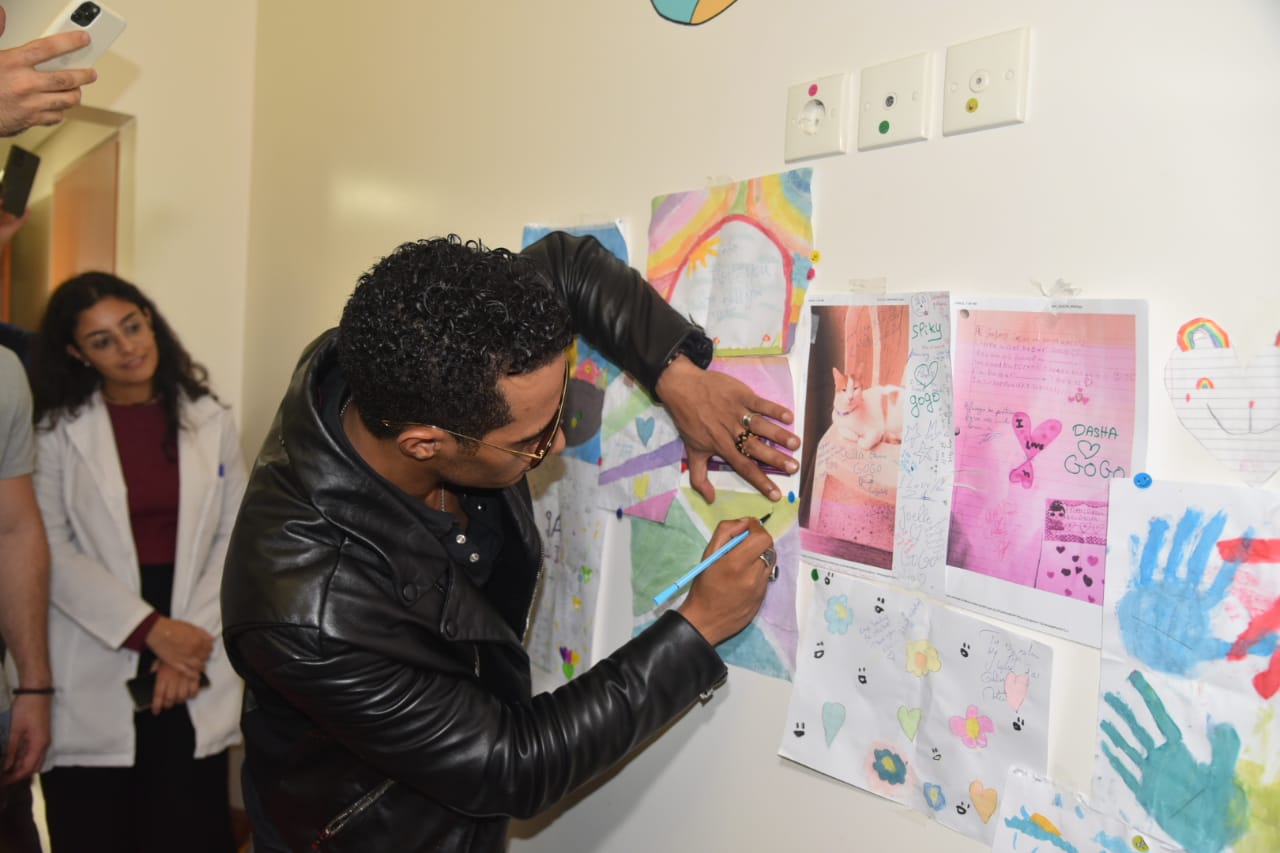 محمد رمضان في زيارة خاصة لمركز سرطان الاطفال في مستشفى الروم