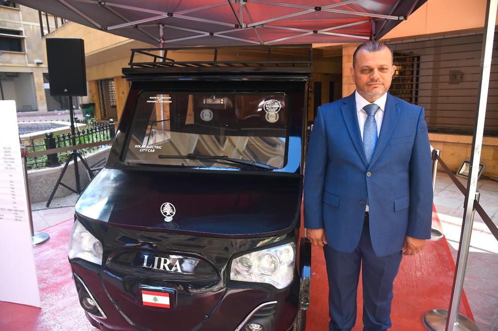 إطلاق سيارة ليرة في احتفال رسميّ: ابتكار صناعيّ لبناني جديد يبصر النور في خضمّ الأزمة!