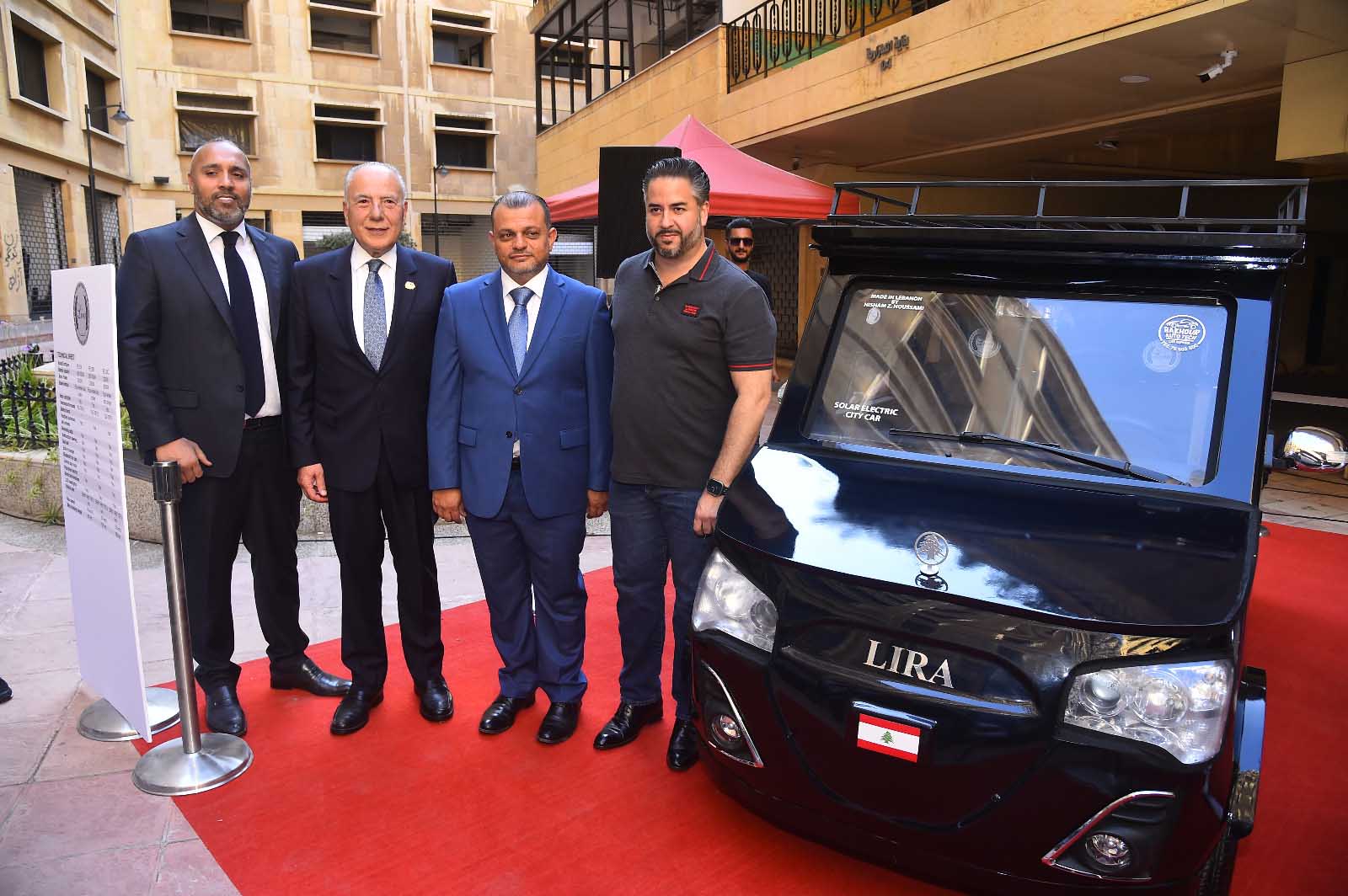 إطلاق سيارة ليرة في احتفال رسميّ: ابتكار صناعيّ لبناني جديد يبصر النور في خضمّ الأزمة!