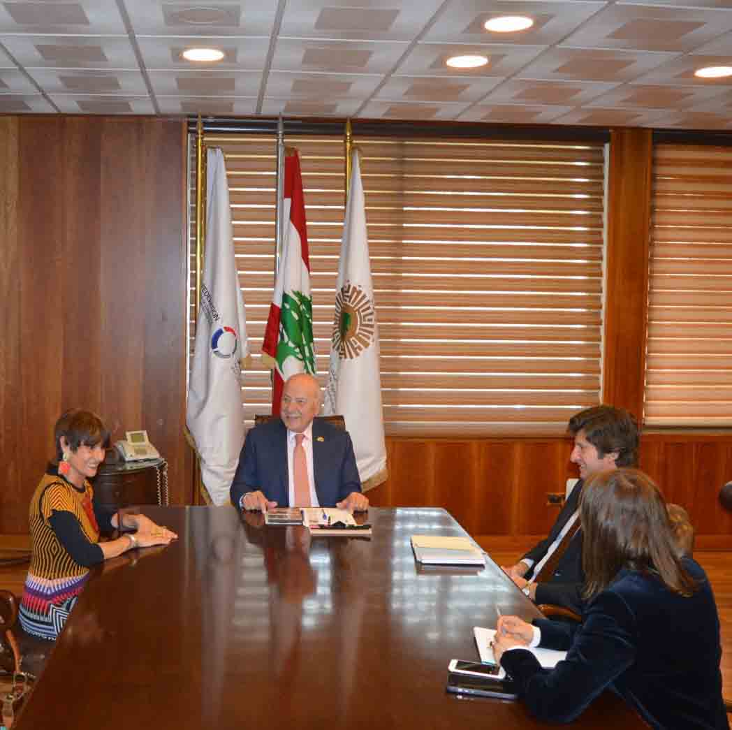 دبوسي عرض مع سفيرة الأرجنتين سبل تطوير العلاقات الاقتصادية..