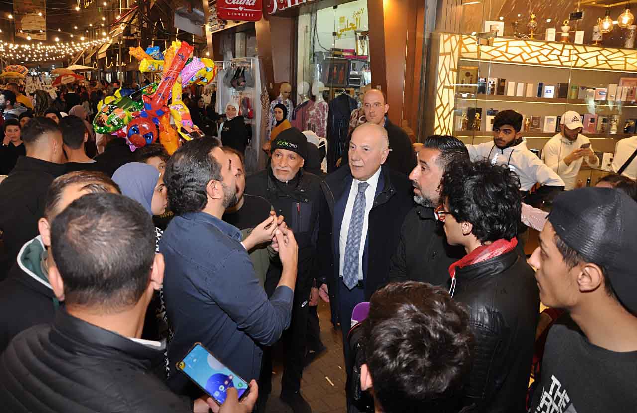 دبوسي خلال جولته عشية عيد الفطر:  "حركة ناشطة في الأسواق لأن الحياة إرادة وإيمان"