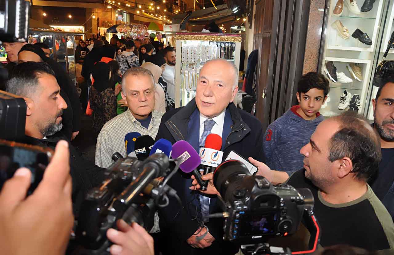 دبوسي خلال جولته عشية عيد الفطر:  "حركة ناشطة في الأسواق لأن الحياة إرادة وإيمان"