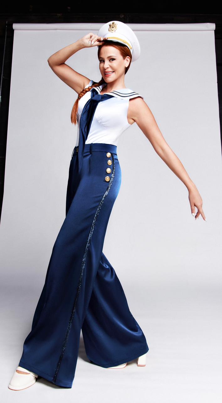 كارول سماحة ترفع منسوب التشويق مع بدء العدّ عكسي لانطلاق العمل الاستعراضي الضخم "كلو مسموح" !