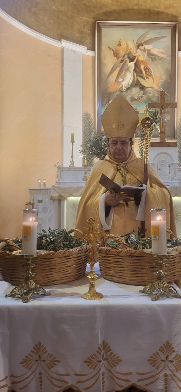 في أحد الشعانين... المطران مارون العمار: لنصغِ إلى أطفالنا، فهم يحملون رسالة السلام الحقيقي