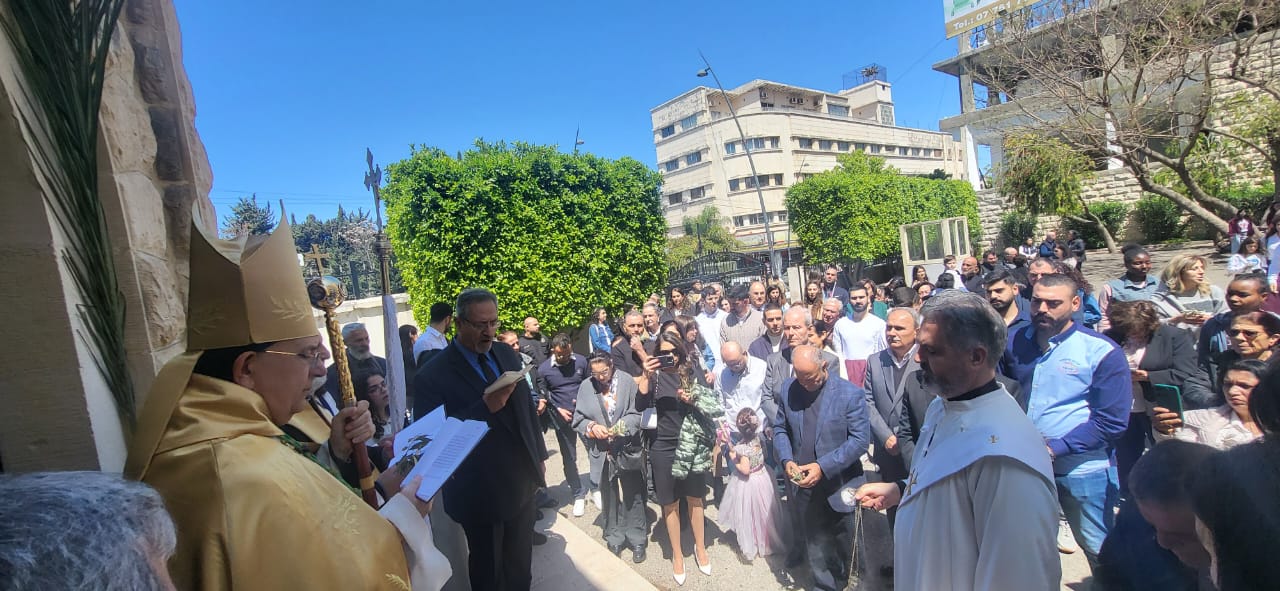 في أحد الشعانين... المطران مارون العمار: لنصغِ إلى أطفالنا، فهم يحملون رسالة السلام الحقيقي