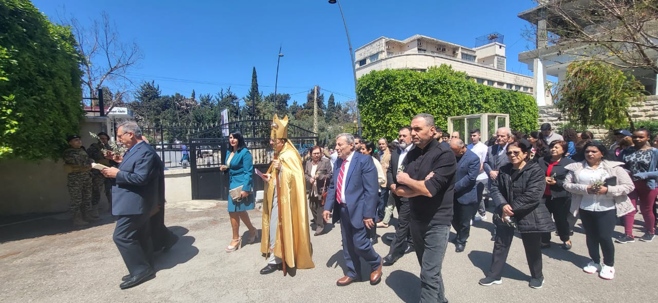 في أحد الشعانين... المطران مارون العمار: لنصغِ إلى أطفالنا، فهم يحملون رسالة السلام الحقيقي