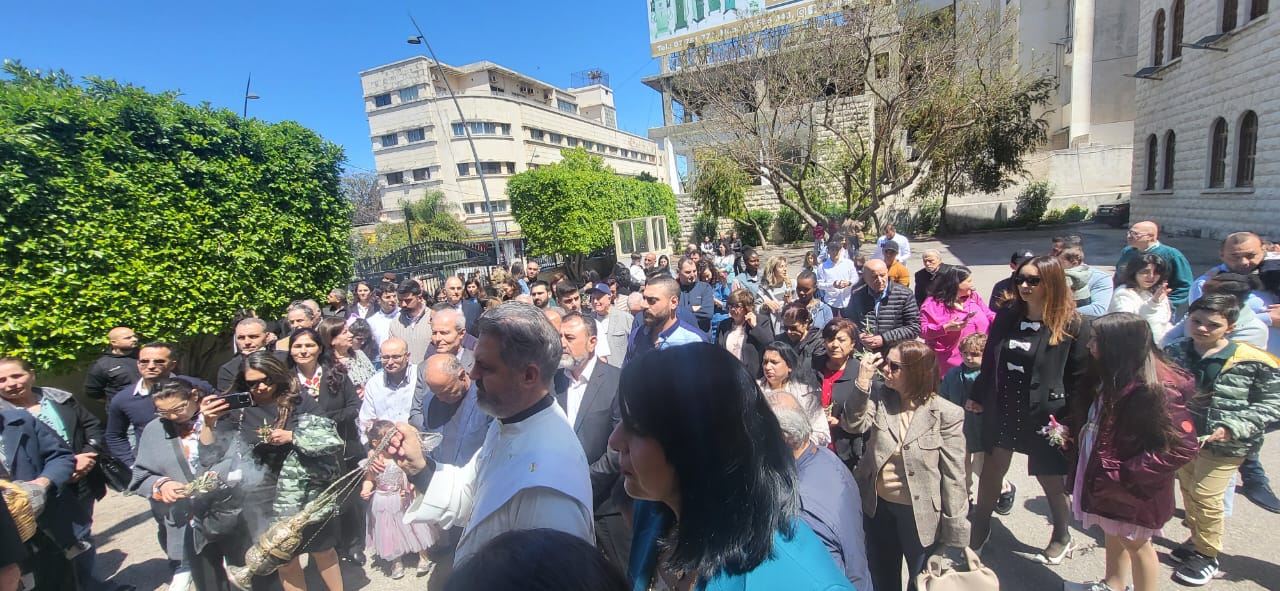 في أحد الشعانين... المطران مارون العمار: لنصغِ إلى أطفالنا، فهم يحملون رسالة السلام الحقيقي