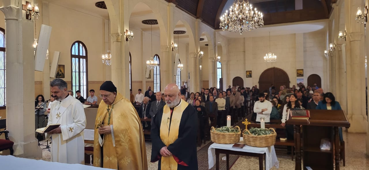 في أحد الشعانين... المطران مارون العمار: لنصغِ إلى أطفالنا، فهم يحملون رسالة السلام الحقيقي