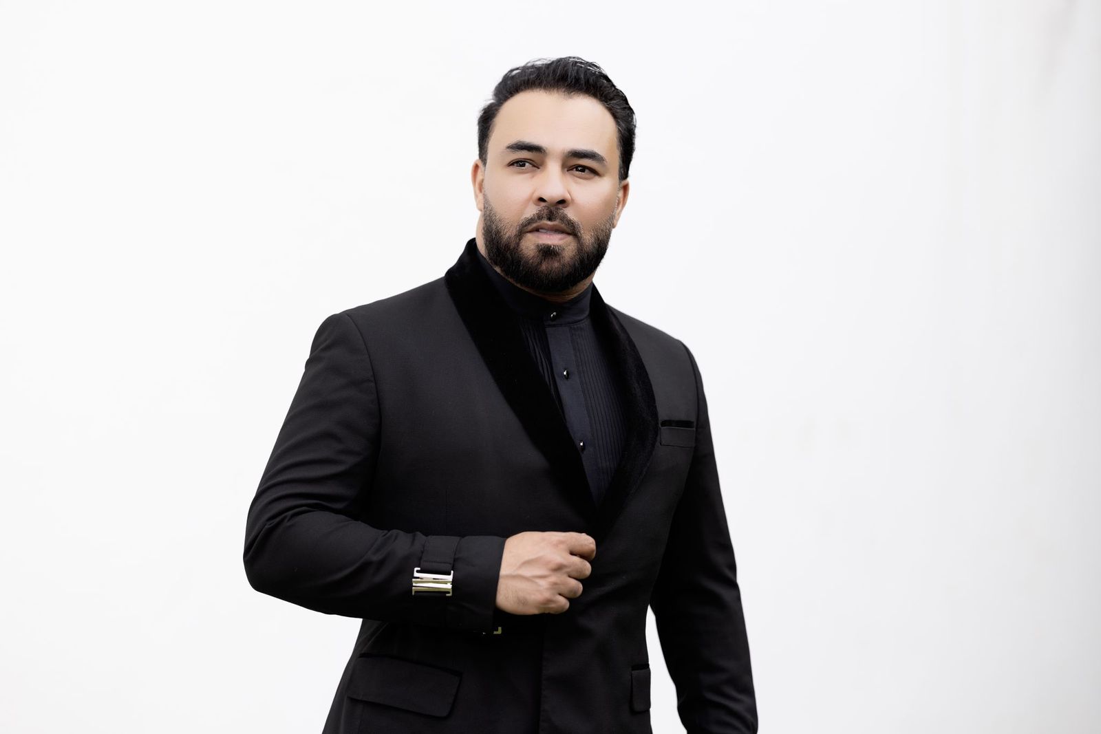 كادير الجابوني يُحيي ذكرى 25 عاماً من العطاء الفني بحفل استثنائي في باريس