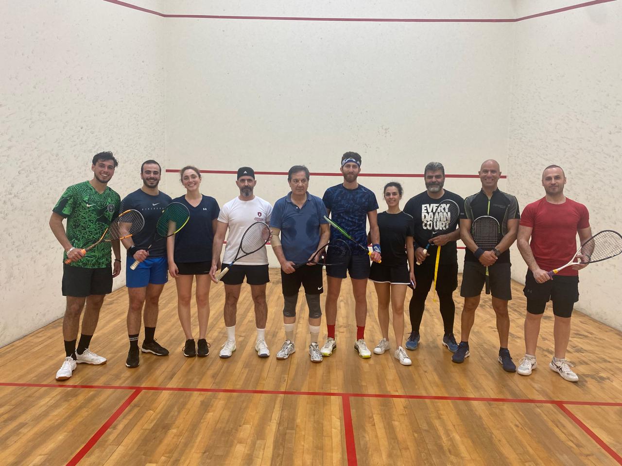 الدورة المفتوحة للسكواش في الجامعة الأميركية تتواصل بنجاح  