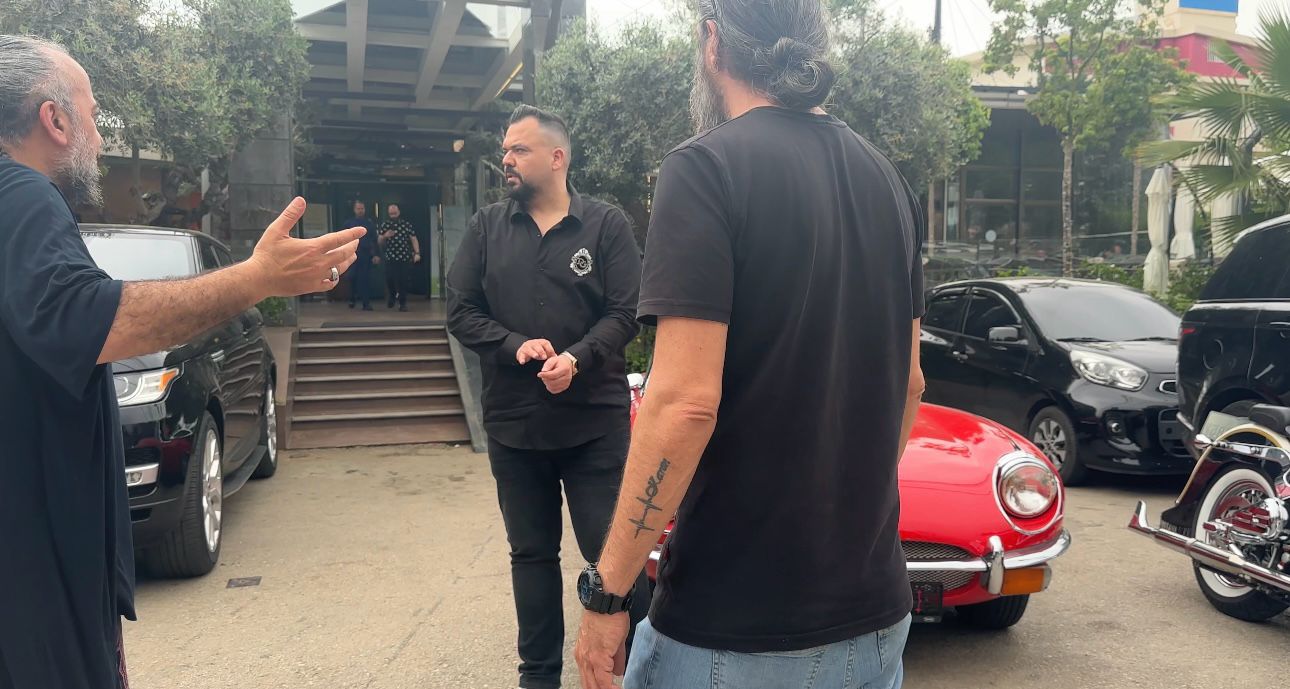 "فادي بدر يضيء الساحة الفنية بكليب "المفتاح"... احتفال بالحب بمشاركة نجوم وإطلالة عالمية"