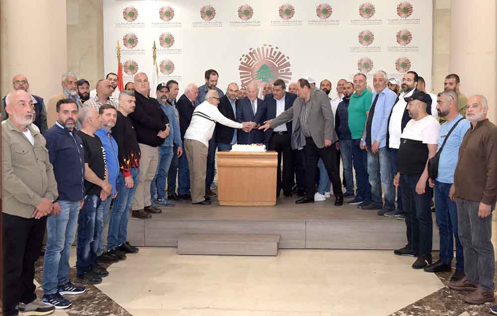 دبوسي يكرم نقابات العمال في عيدهم: أنتم الدعامة الأساسية للنهوض الاقتصادي والاجتماعي