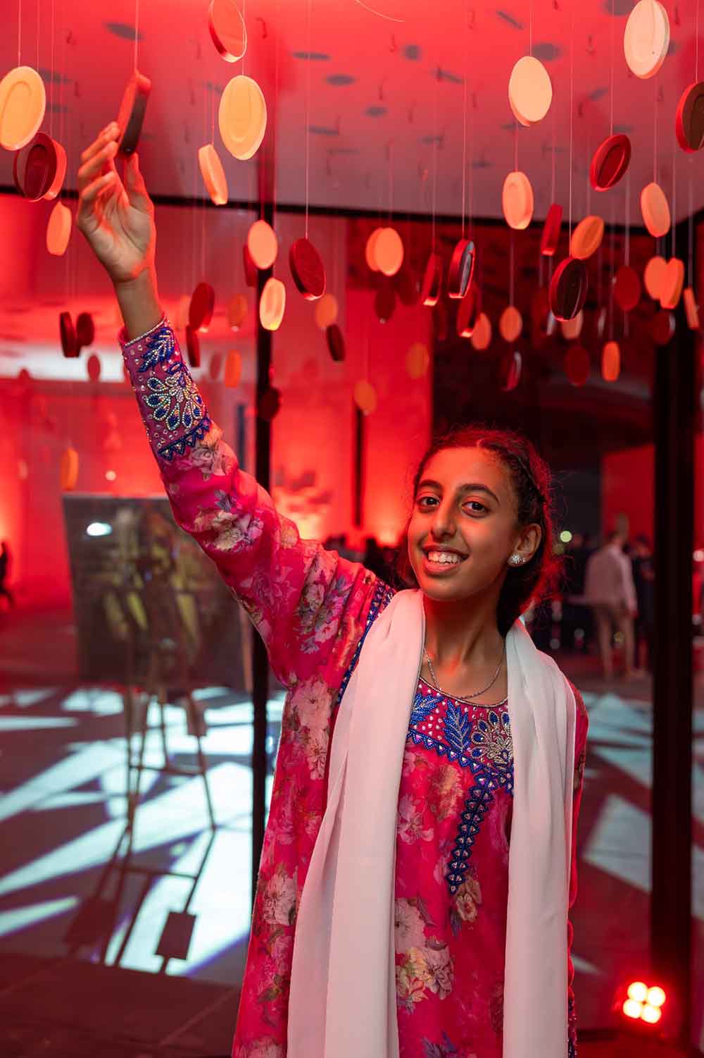 فاخرة بنت ذياب آل نهيان تفتتح المعرض الفني  "فالرونا "في متحف اللوفر أبو ظبي