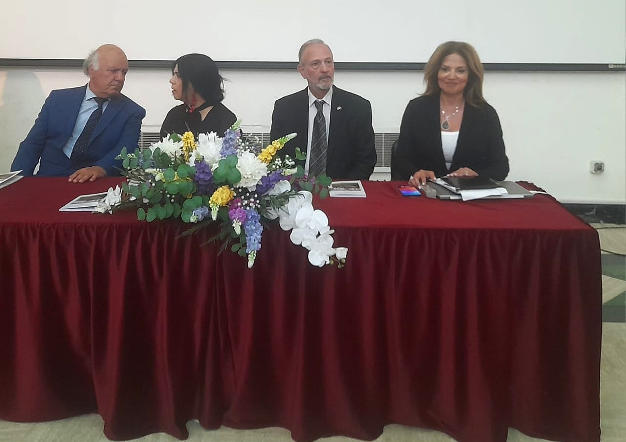 اتبة ريما حلواني توقع  ديوانها "بيروت لمّا الحكي يصير شعر" وسط حضور مميز