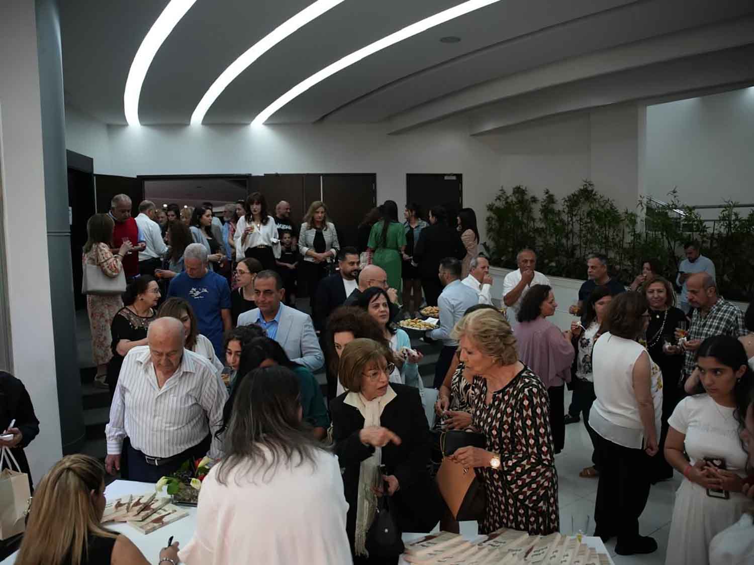 توقيع كتاب "ضعفي عاقبني" للكاتبة رين بستاني في مدرسة سيدة اللويزة: احتفاء بالأدب والوجدان