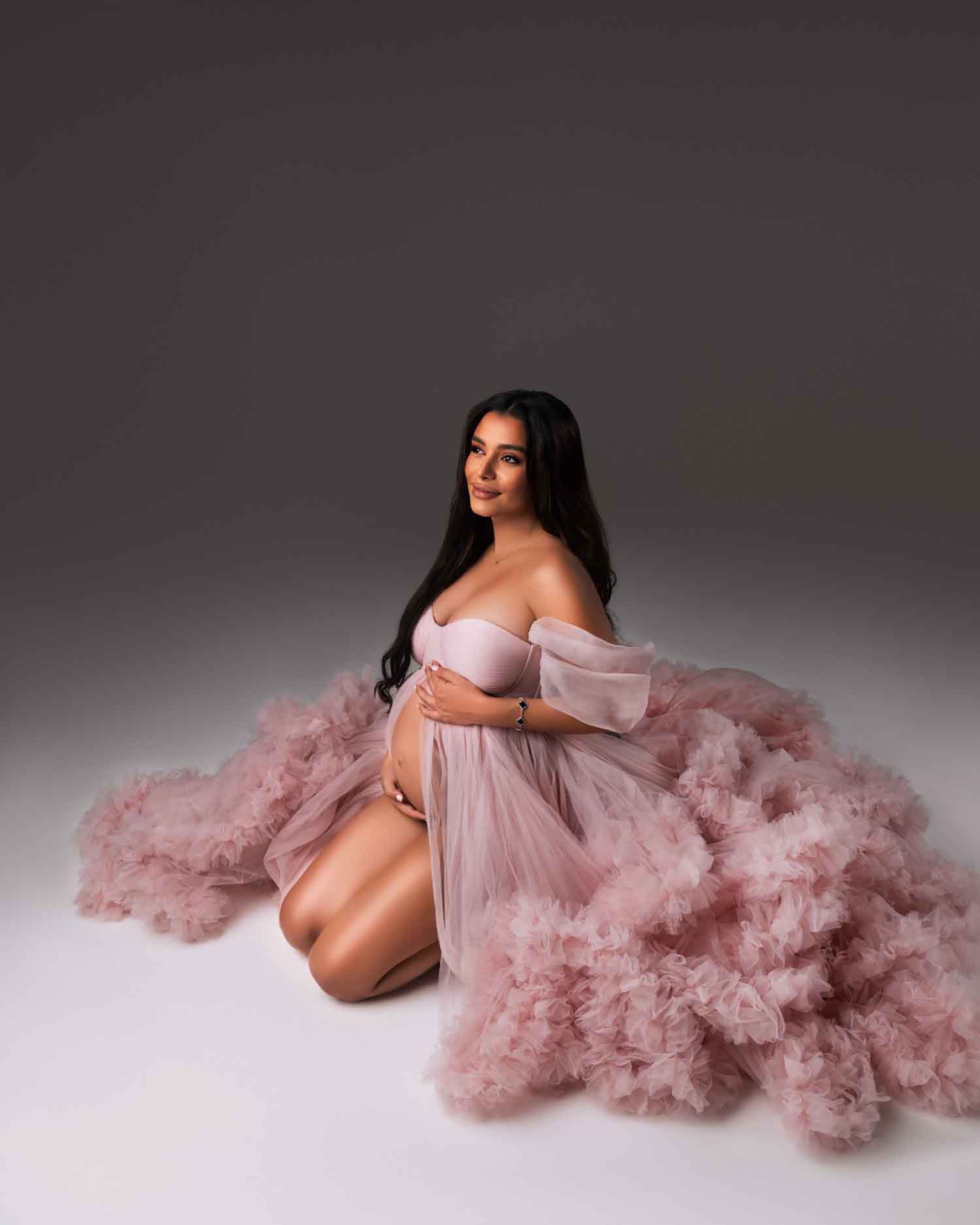 قوة الأمومة المقدّسة: نظرة وداد طالب يعقوب الجريئة إلى الحمل