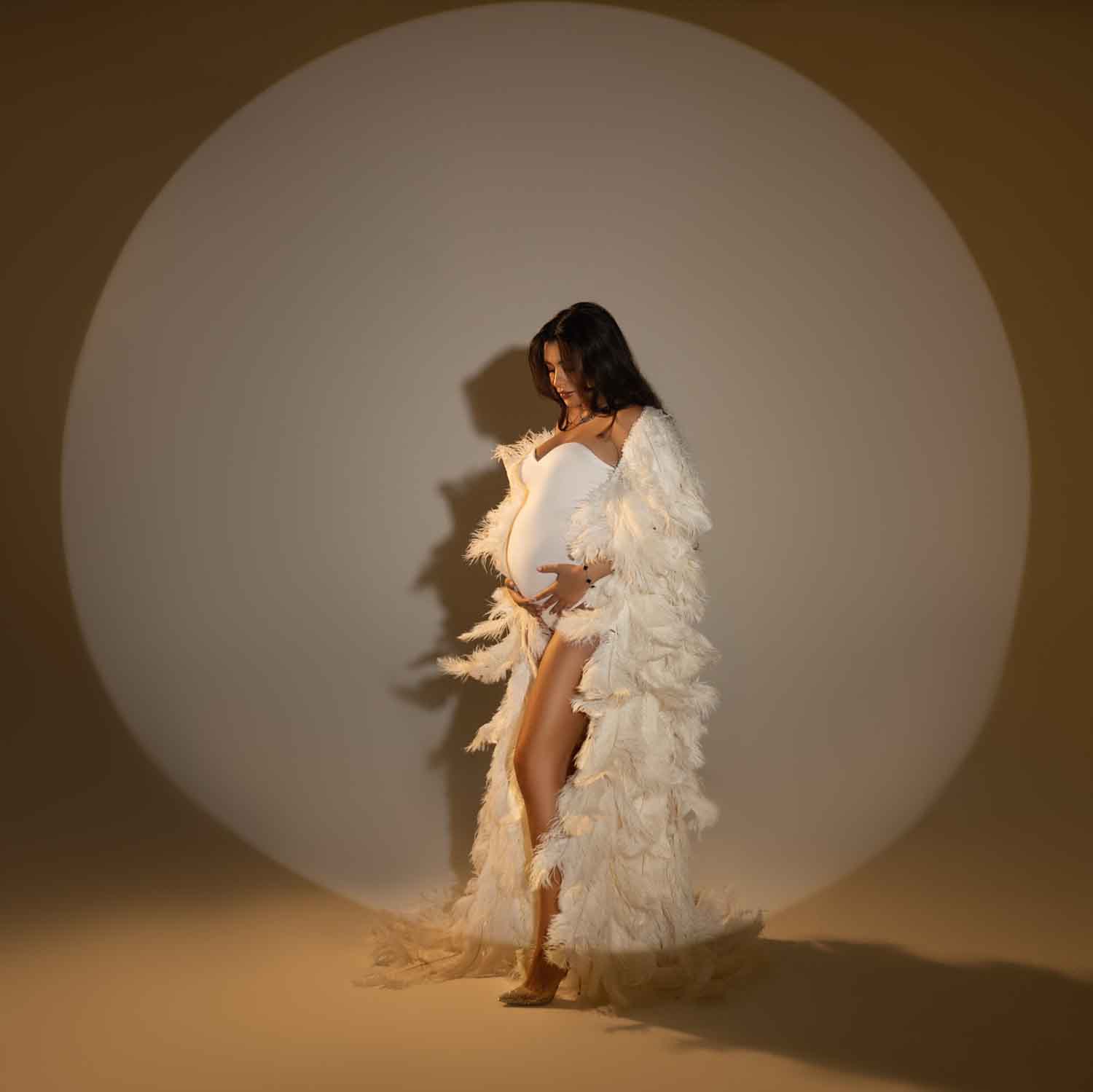 قوة الأمومة المقدّسة: نظرة وداد طالب يعقوب الجريئة إلى الحمل