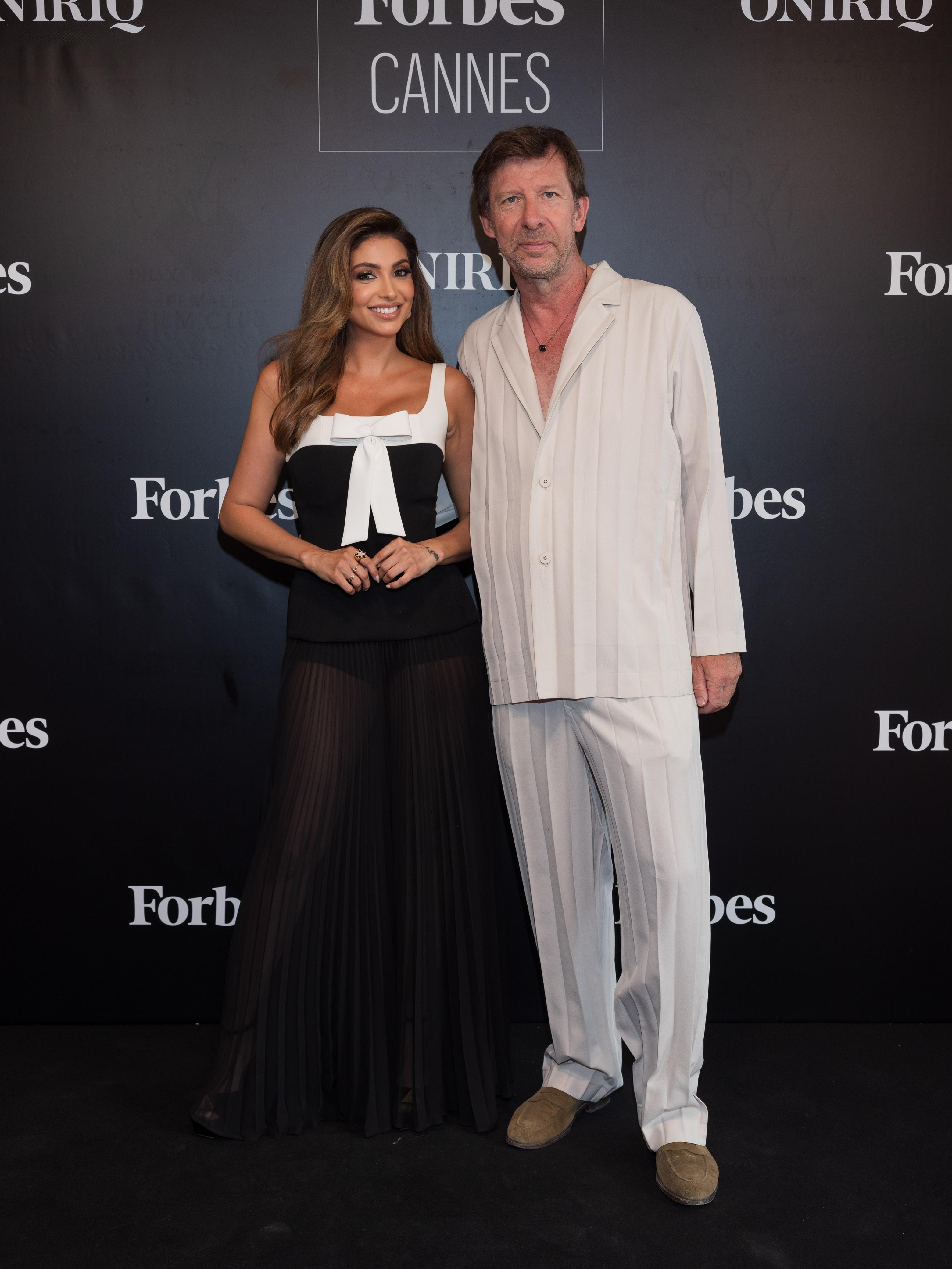 المصممة اللبنانية عبير سطوحي ترفع اسم لبنان عالياً في كان بعرض أزياء استثنائي!