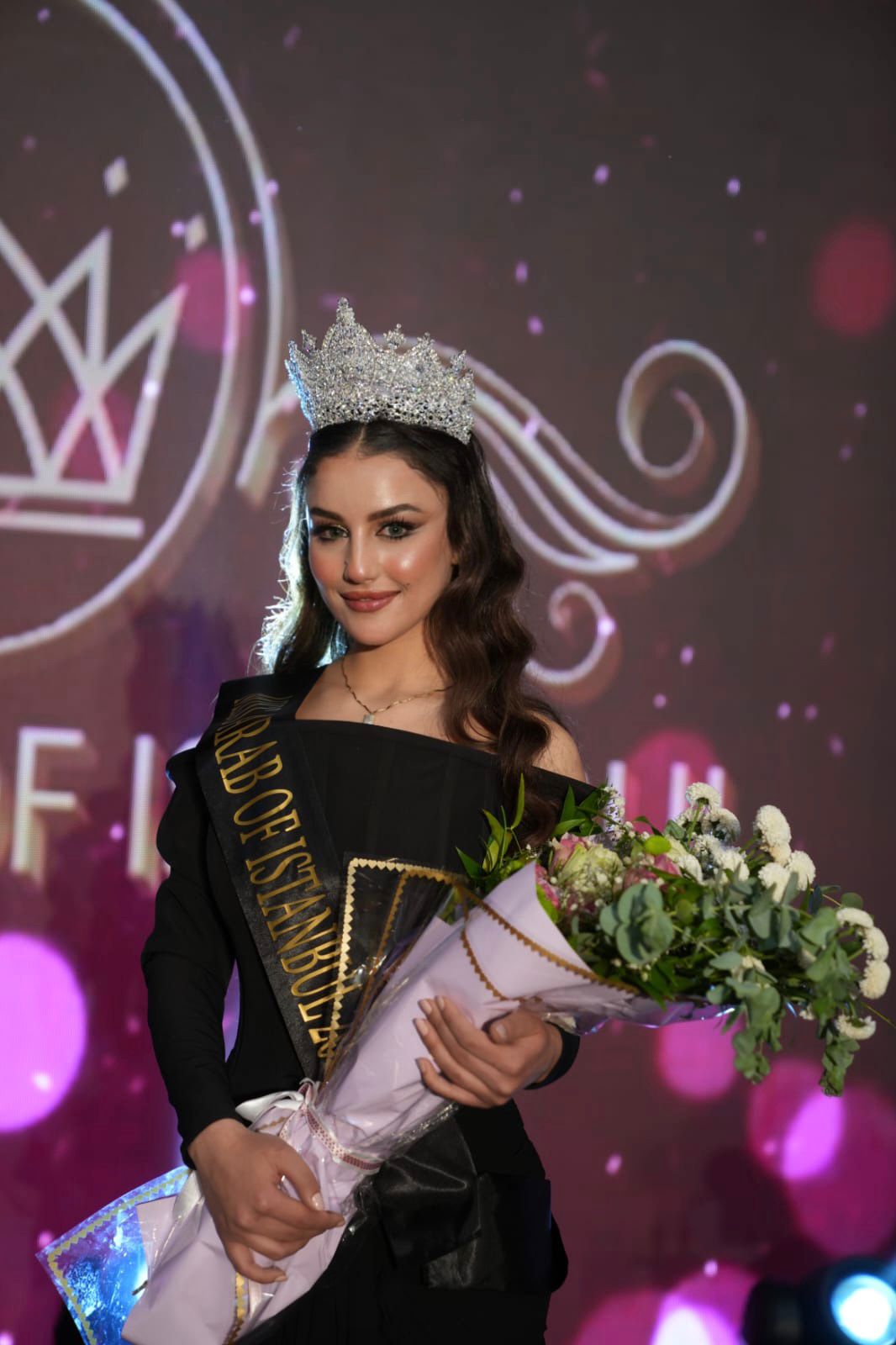 دكتورة شهد القيسي تتوّج ديلفان خلو ملكة جمال العرب في إسطنبول للعام ٢٠٢٥