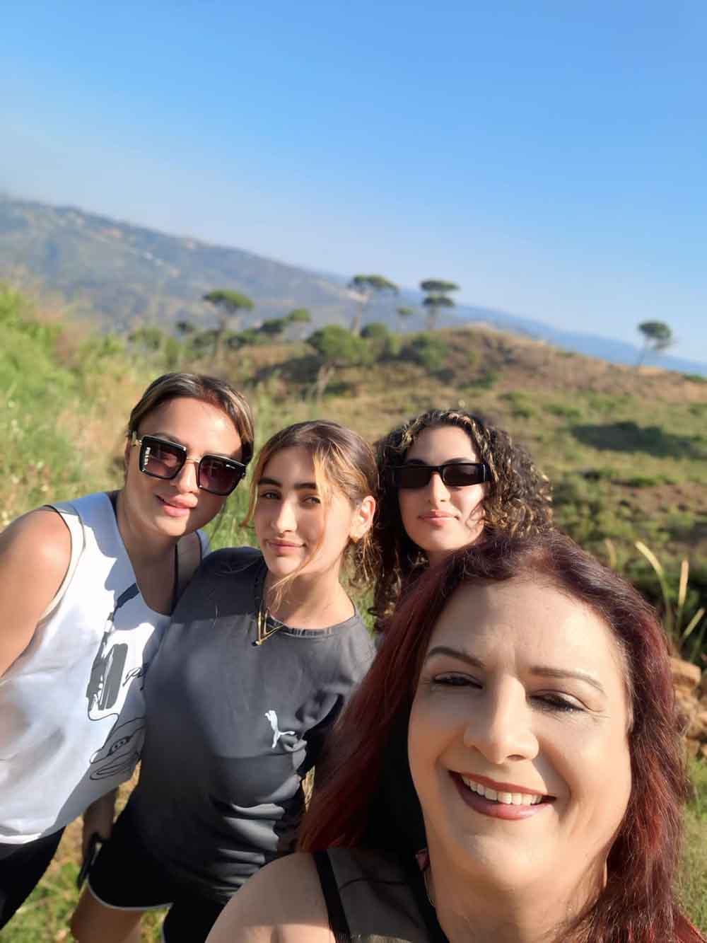 الرابطة النسائية العاملة في منطقة قبيع ونشاط مميز في احضان الطبيعة من قبيع الى مزار مار شربل حمانا......