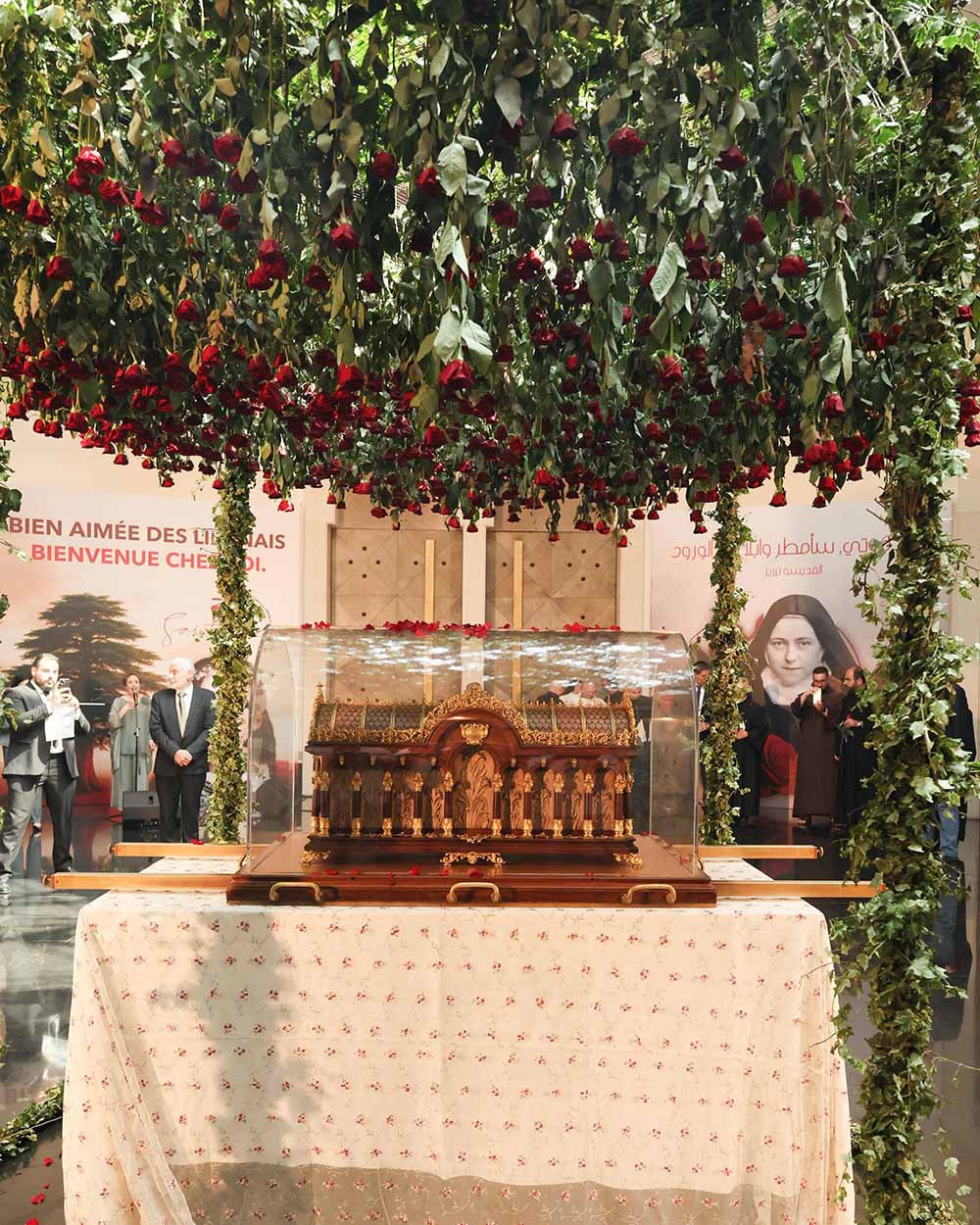 ذخائر القدّيسة تريزيا الطفل يسوع في زيارة تاريخية إلى لبنان في مئوية إعلان قداستها