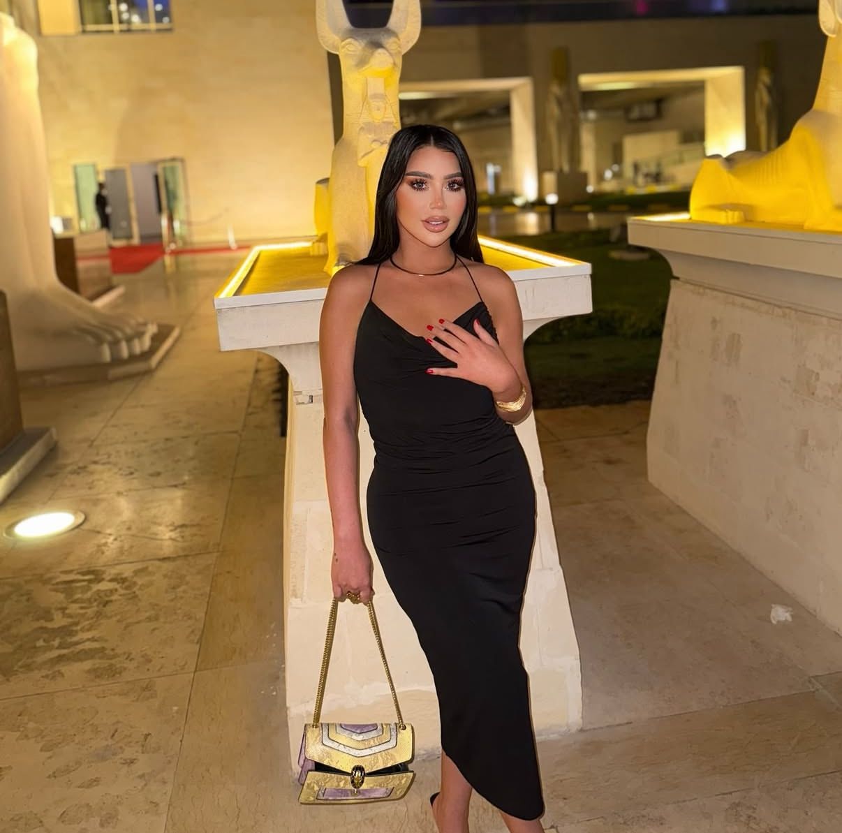 ميرنا أزعر تستعد لإطلاق خط تجميلي وتخوض تجارب تمثيلية وتحكيمية جديدة في بيروت