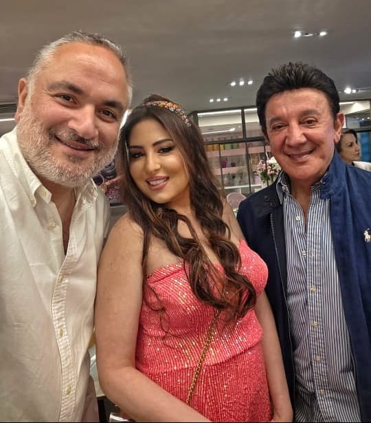 "افتتاح أول كافيه للزهور في لبنان... تجربة لا تُشبه إلا سحرها"