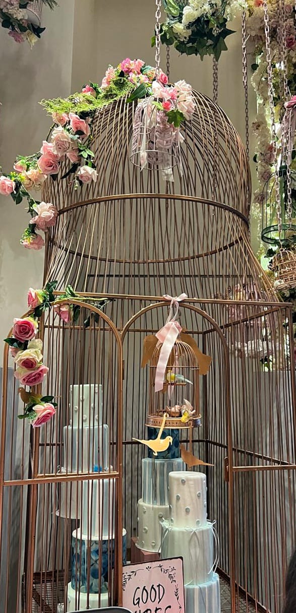 "افتتاح أول كافيه للزهور في لبنان... تجربة لا تُشبه إلا سحرها"