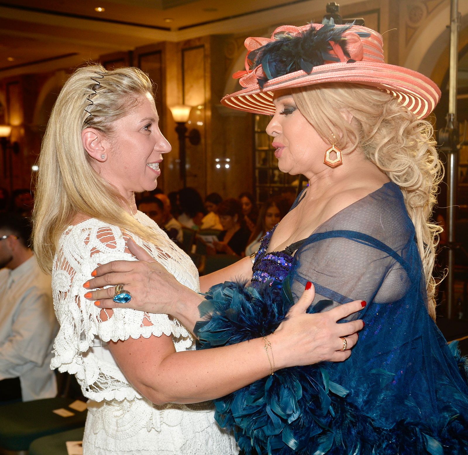 جامعة AUST تحتفل بتخرّج طلابها في عرض أزياء عالمي بإشراف الشريف جمال حمود....