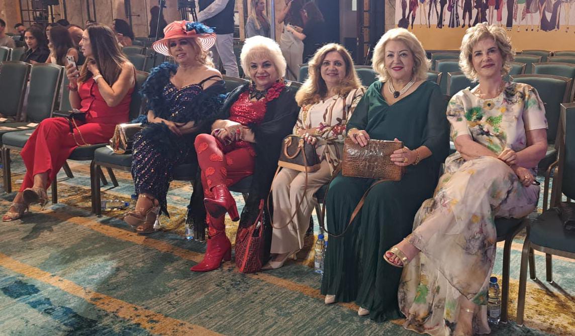 جامعة AUST تحتفل بتخرّج طلابها في عرض أزياء عالمي بإشراف الشريف جمال حمود....