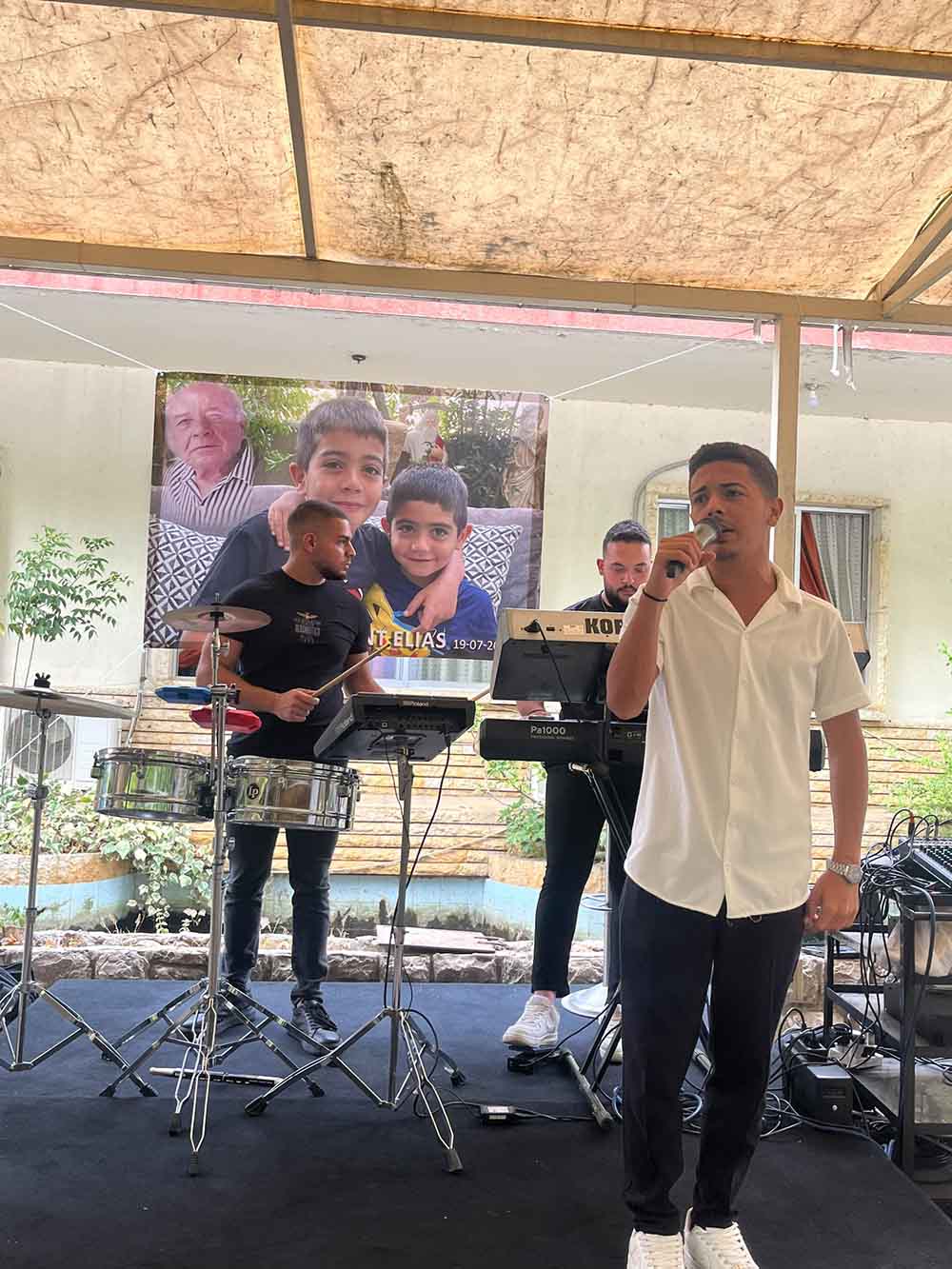 الفنان الشاب ستيفن جبيلي يحيي سهرة فنية بمناسبة عيد مار إلياس في حضور سياسي وفني لافت