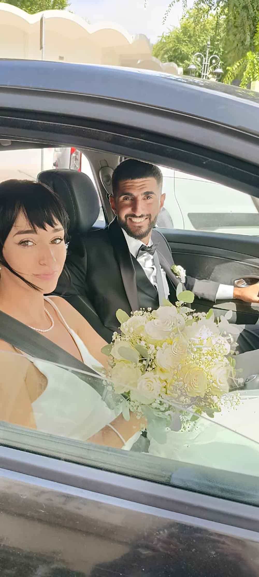 "من لبنان وتشيكيا إلى سردينيا... زفاف ألاحلام لجوناثن ونيكول بحضور الأهل والأصدقاء....