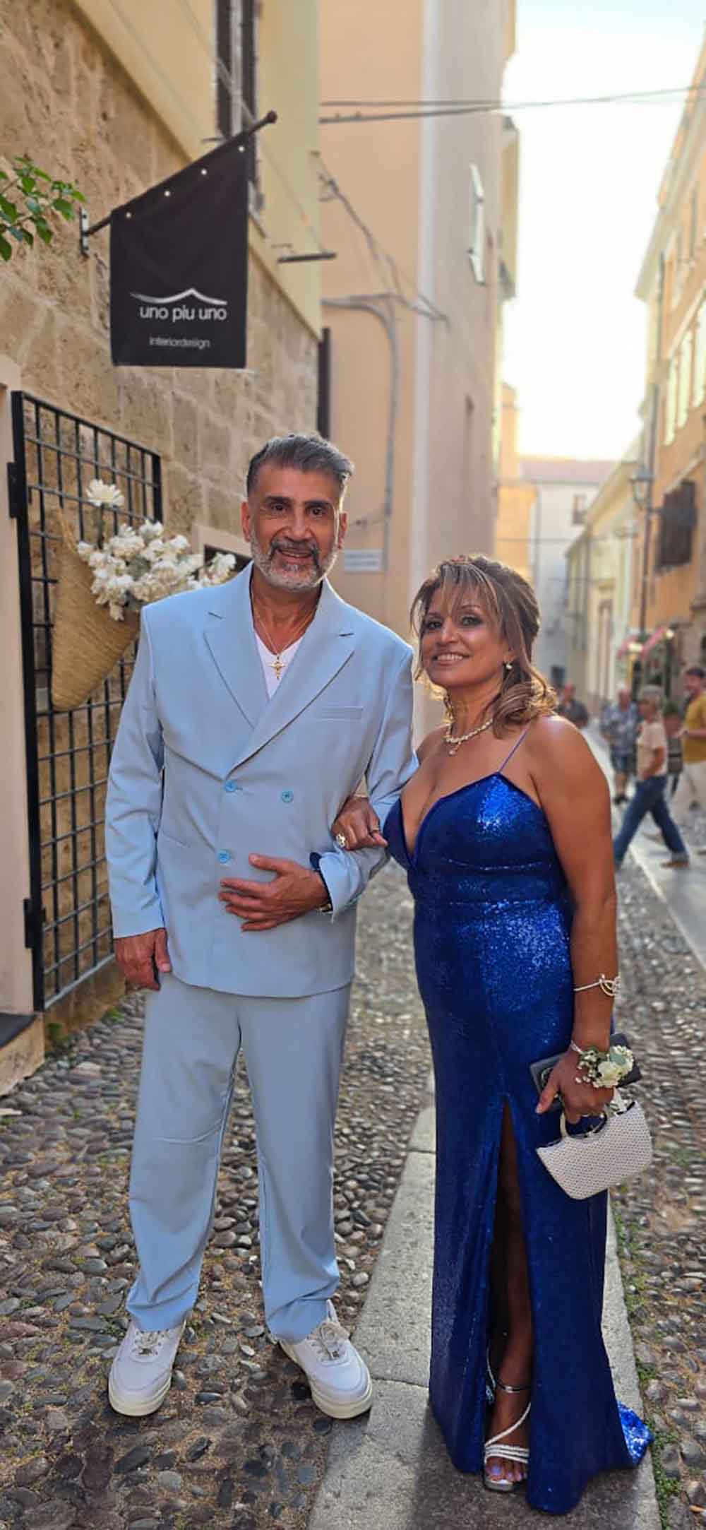 "من لبنان وتشيكيا إلى سردينيا... زفاف ألاحلام لجوناثن ونيكول بحضور الأهل والأصدقاء....