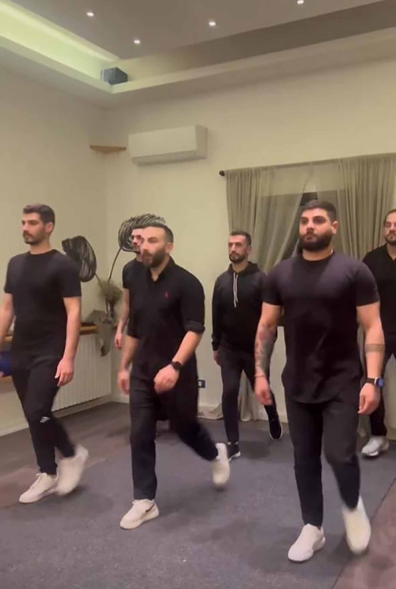 بين الإبداع والتميّز... "Anthracite" تكشف وجهاً جديداً لعالم عرض الأزياء!