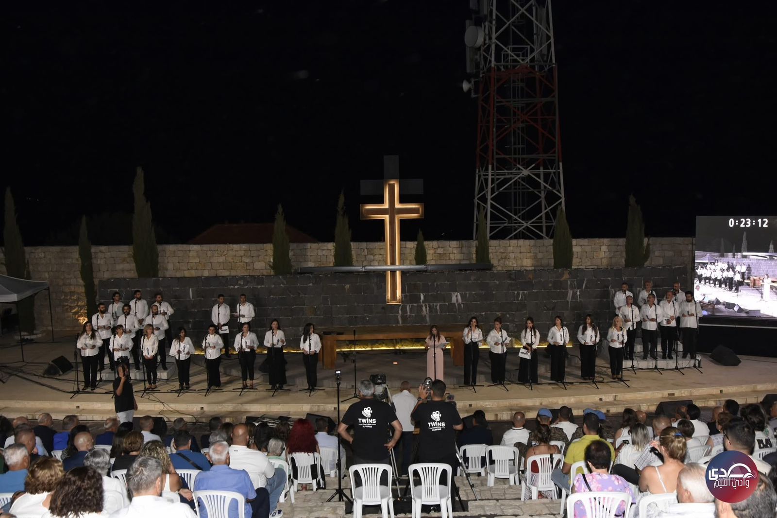 جوقة مار الياس – أنطلياس تُشعل مدرّج سيدة حرمون في كوكبا احتفالاً بعيد السيدة