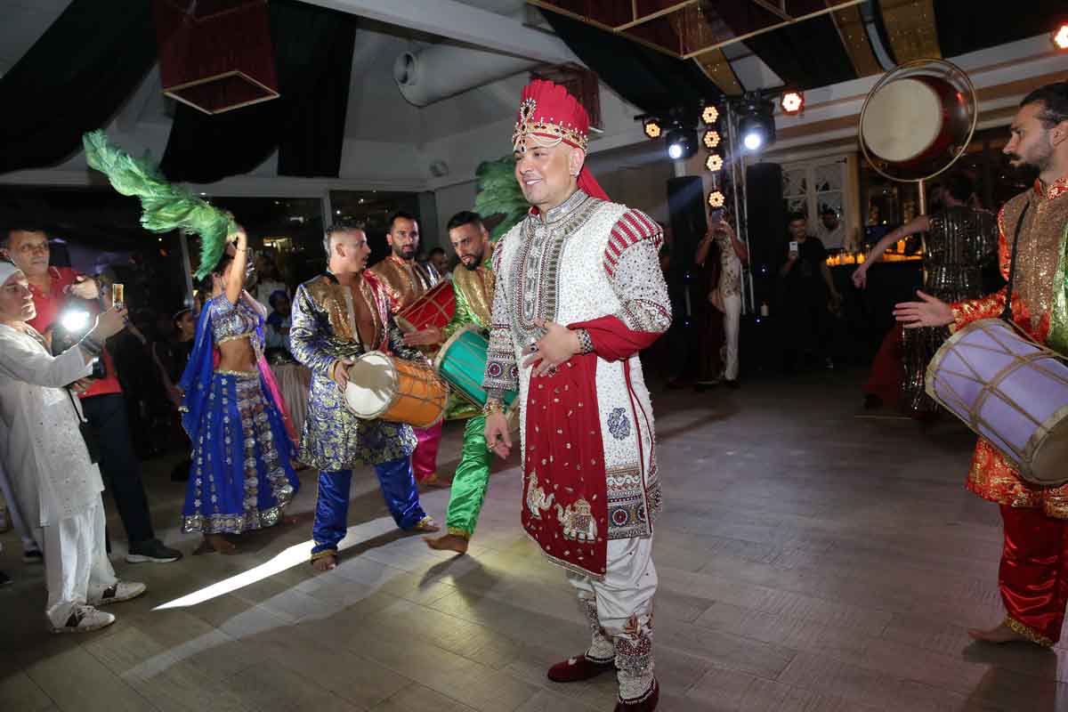 داني سعد يأتي ب بوليوود الى لبنان...