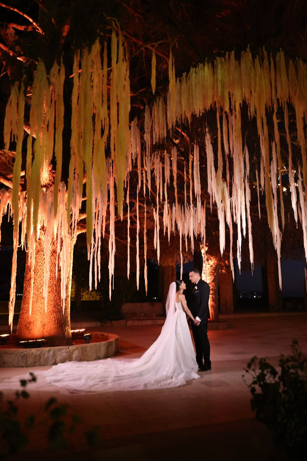 عرس الموسم في صوفر... زفاف عزيز زكا وتارا ماريا الأشقر يبهر بأجوائه...