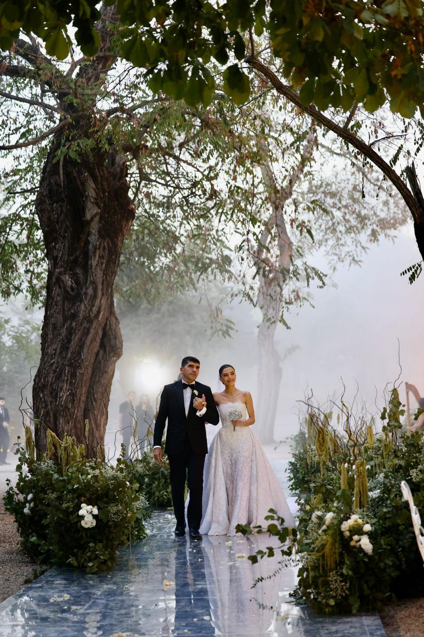 عرس الموسم في صوفر... زفاف عزيز زكا وتارا ماريا الأشقر يبهر بأجوائه...