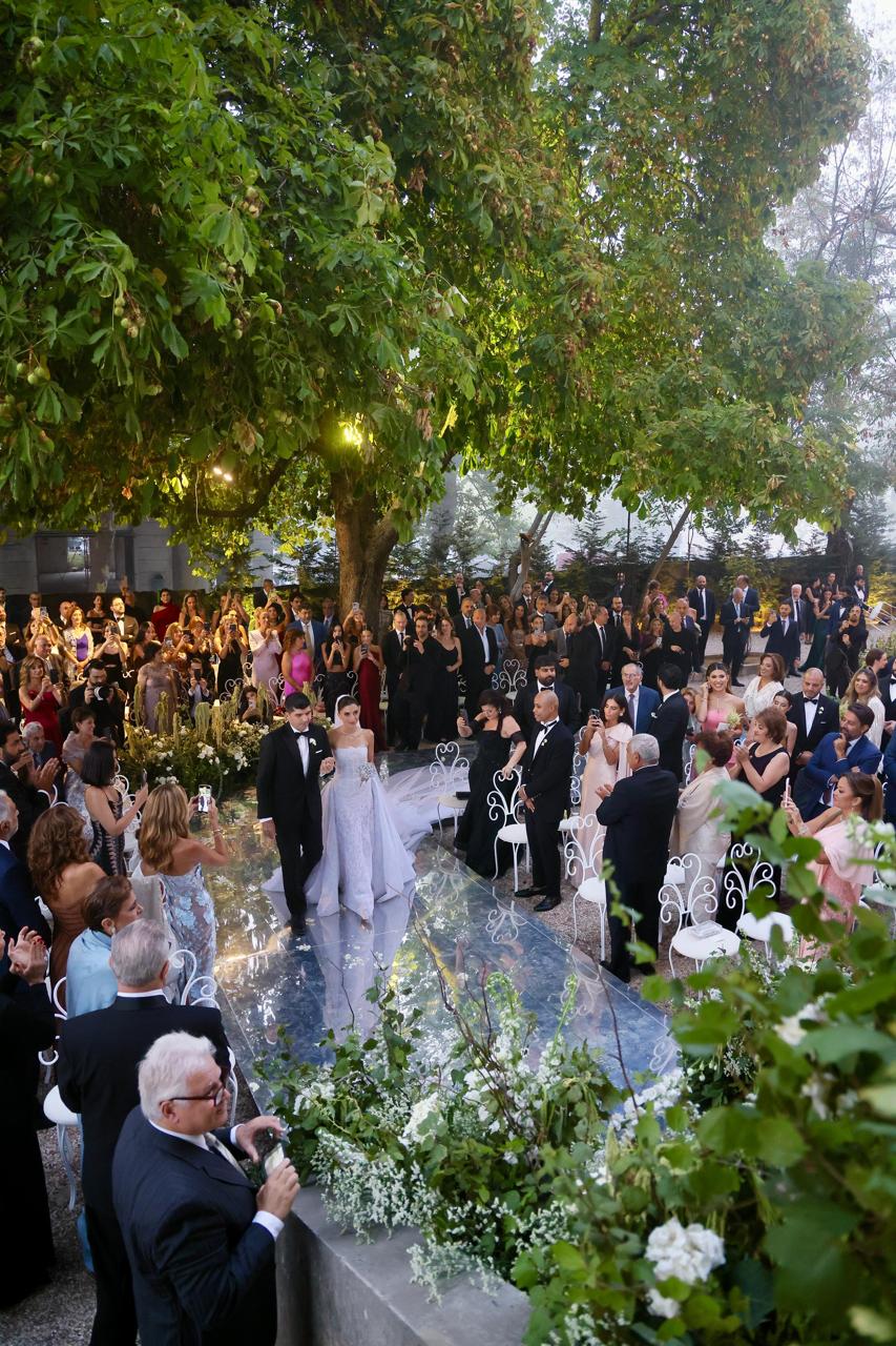 عرس الموسم في صوفر... زفاف عزيز زكا وتارا ماريا الأشقر يبهر بأجوائه...