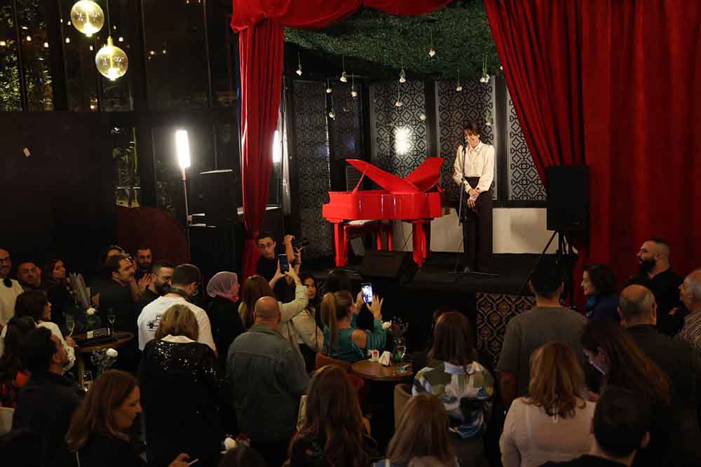 منال ملاط تطلق "حياتي الثالثة" وثلاثة أعمال مصوّرة أشبه بسلسلة درامية-مسرحية