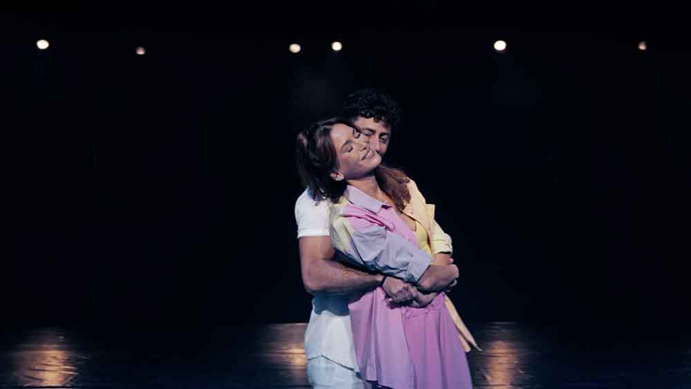 منال ملاط تطلق "حياتي الثالثة" وثلاثة أعمال مصوّرة أشبه بسلسلة درامية-مسرحية