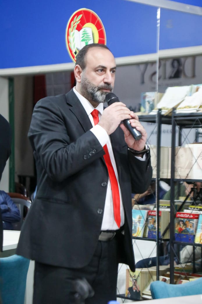 شهدت منطقة الحدث - حارة البطم مساء أمس، حفل افتتاح مركز ديزي الثقافي ، الذي أطلقه المحامي جوزيف وانيس ،  رئيس جمعية مشجعي الثقافة ورئيس مركز ديزي الثقافي ، وفاءً لذكرى زوجته الراحلة الشابة ديزي. ، التي خطفها مرض السرطان، فحوّل غيابها إلى مشروع حياة يحمل اسمها ويهدف لنشر الفكر والثقافة.  قدّمت الاحتفال الإعلامية الزميلة ميراي صافي عيد  ، التي أدارته بأسلوب مميز وراقٍ. بدأ الحفل بالنشيد الوطني اللبناني، تلاه دقيقة صمت عن روح الفقيدة، ثم قدّس المركز وباركه المونسنيور بيار أبي صالح .  توالت الكلمات من عدد من ال