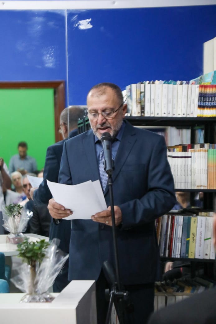 شهدت منطقة الحدث - حارة البطم مساء أمس، حفل افتتاح مركز ديزي الثقافي ، الذي أطلقه المحامي جوزيف وانيس ،  رئيس جمعية مشجعي الثقافة ورئيس مركز ديزي الثقافي ، وفاءً لذكرى زوجته الراحلة الشابة ديزي. ، التي خطفها مرض السرطان، فحوّل غيابها إلى مشروع حياة يحمل اسمها ويهدف لنشر الفكر والثقافة.  قدّمت الاحتفال الإعلامية الزميلة ميراي صافي عيد  ، التي أدارته بأسلوب مميز وراقٍ. بدأ الحفل بالنشيد الوطني اللبناني، تلاه دقيقة صمت عن روح الفقيدة، ثم قدّس المركز وباركه المونسنيور بيار أبي صالح .  توالت الكلمات من عدد من ال