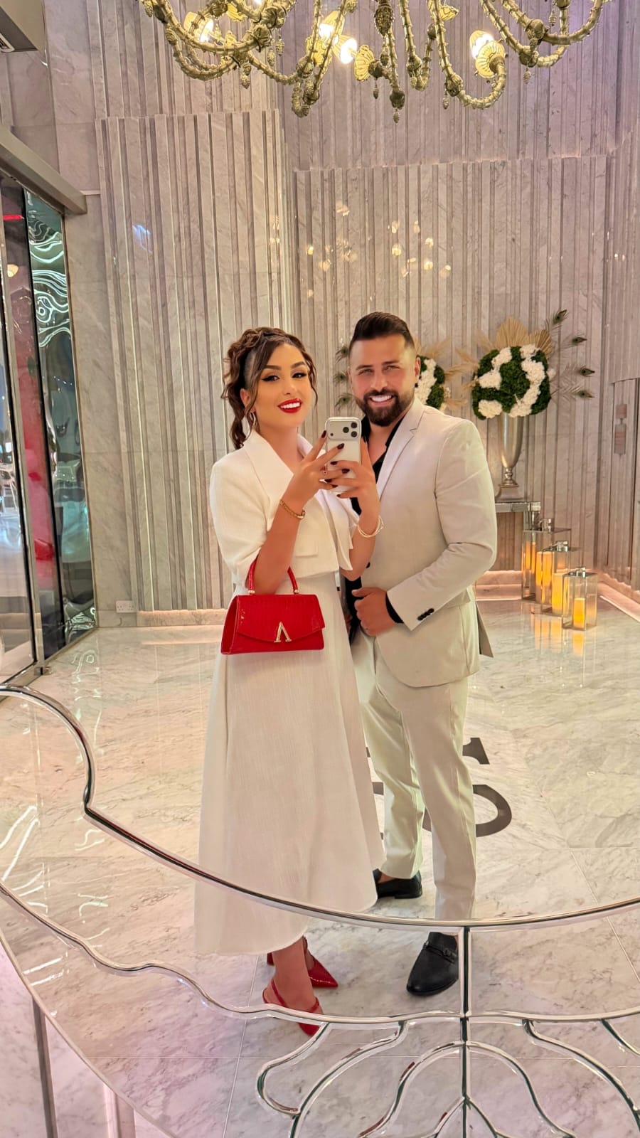 ريتشارد يفاجئ زوجته بشقة فاخرة بإطلالة بحرية مدهشة في دبي