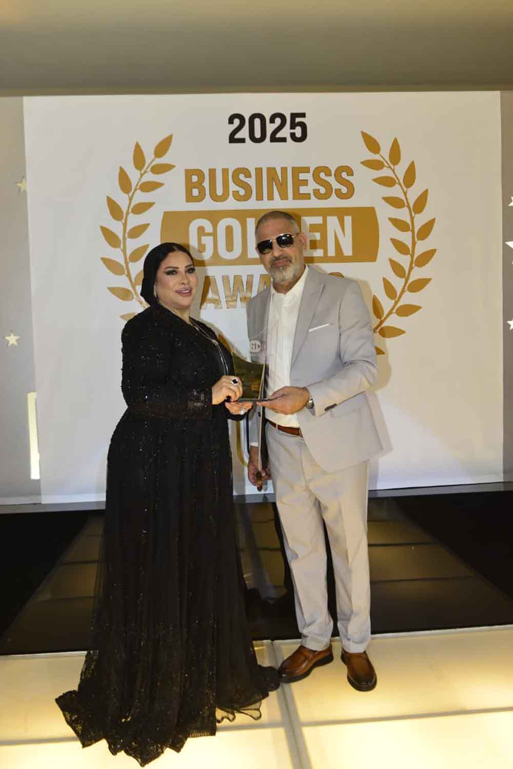 الشيخة ام عبدالله الشمري تحصل على جائزة ايجي فاشن للمرة الرابعة،وعلى جائزة الأعمال الذهبية ٢٠٢٥.... 